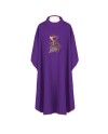 Casulla bordada Caliz con hojas de parra morada cuello redondo