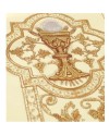Casulla color crema  bordada caliz con forma dentro de roseton tela lana fresca.