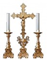 Cruz y candelabros de altar