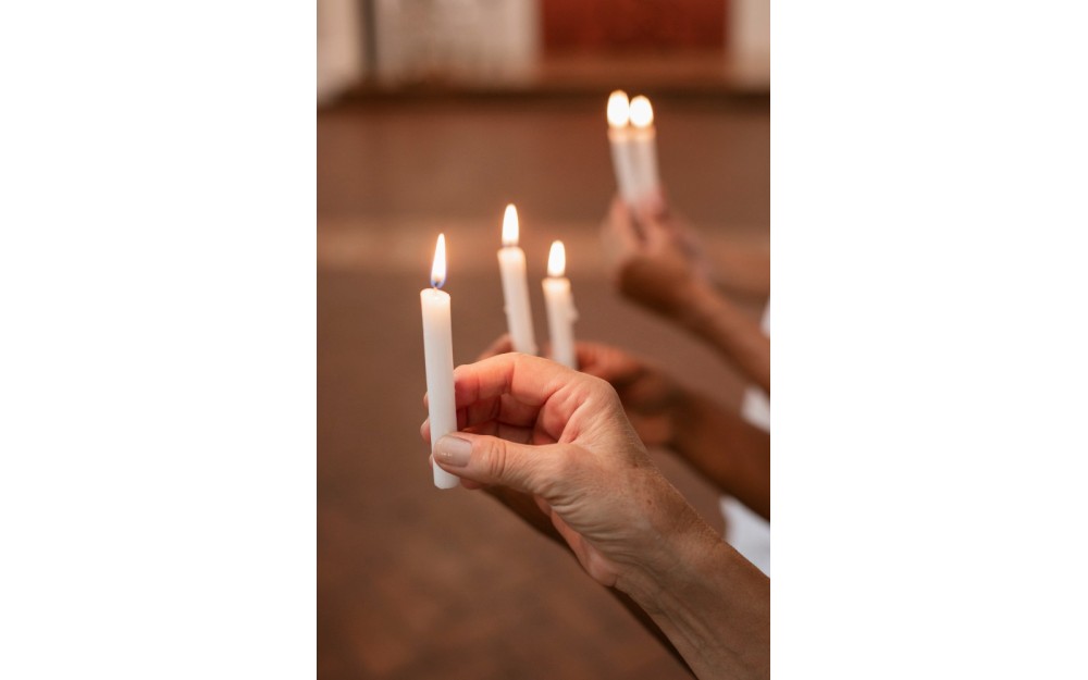 Cirios, velas y candelería: diferencias y usos en las procesiones